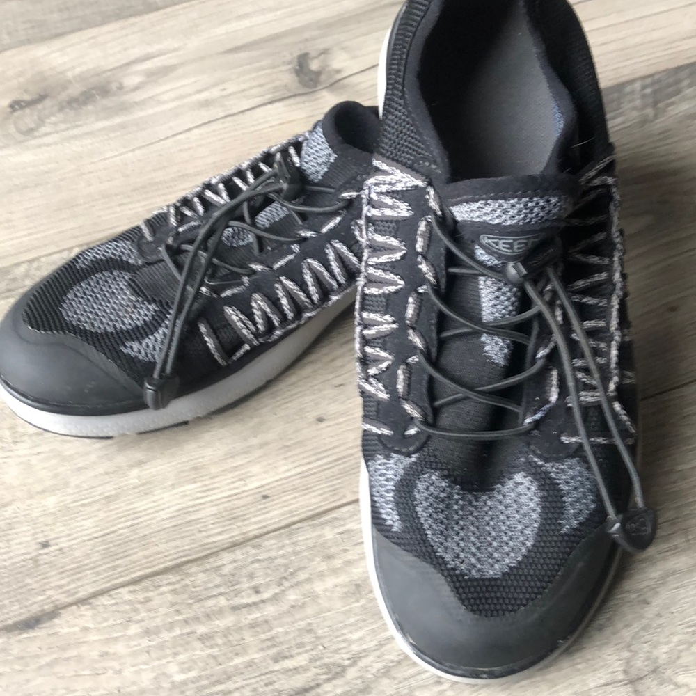 Keen UNEEK Exo shoes  women's 8.5